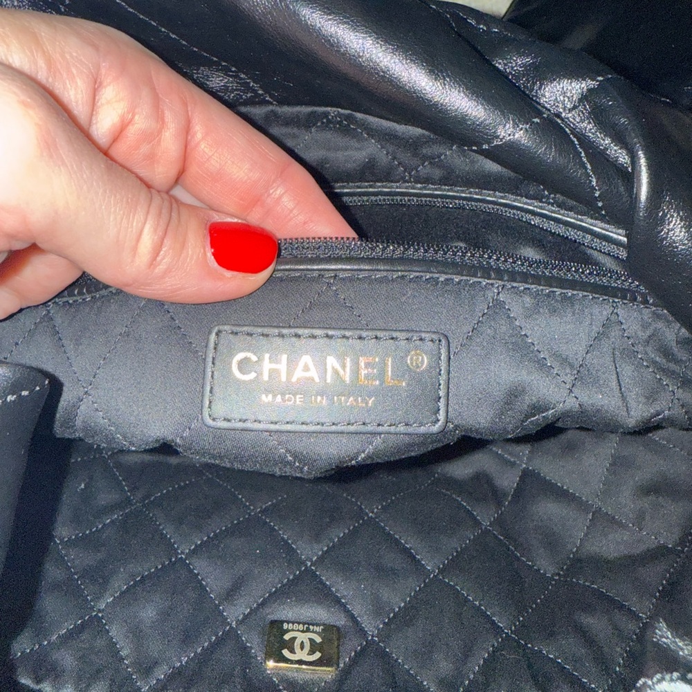 Chanel 22 Hobo Black Chain Shoulder Bag - Picture 8 of 14